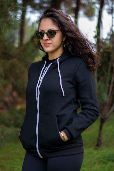 Azıcık Akıllı Cardigan negru, foarte gros, din bumbac, cu fermoar, cu glugă, cu trei fire 24KCKTUCCT