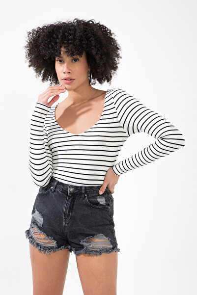 muub's بدلة قطعة واحدة بأكمام طويلة ورقبة على شكل حرف V باللونين الأبيض والأسود