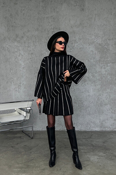 Nosia طقم سترة وتنورة كبيرة الحجم بتصميم مطرز بالأحجار الياقة المدورة