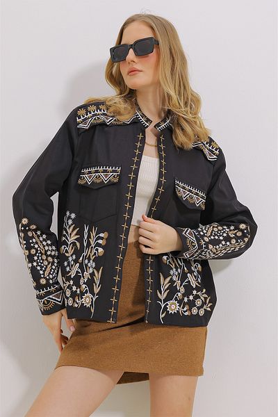 Trend Alaçatı Stili Women's Black Double Pocket Embroidered Gabardine Jacket ALC-X11449
