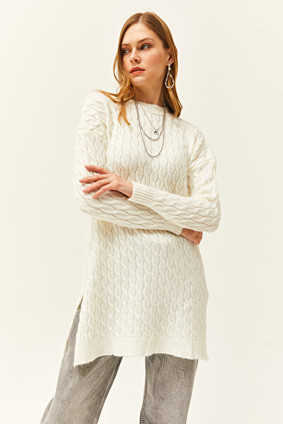 Olalook Dámský pletený svetr Ecru pletený oversize s bočním rozparkem KZK-19000761