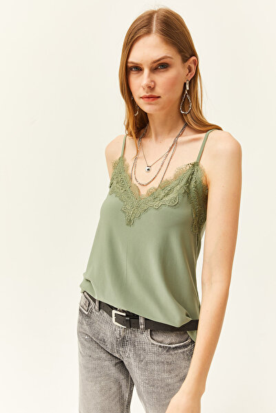 Olalook Dámská khaki halenka s nastavitelným krajkovým splývavým nátělníkem BLZ-19001732