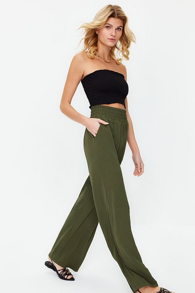 Trendyol Collection Khakifarbene, elastische Webhose mit weitem Bein / breiter Knöcheltaille TWOSS22PL00024