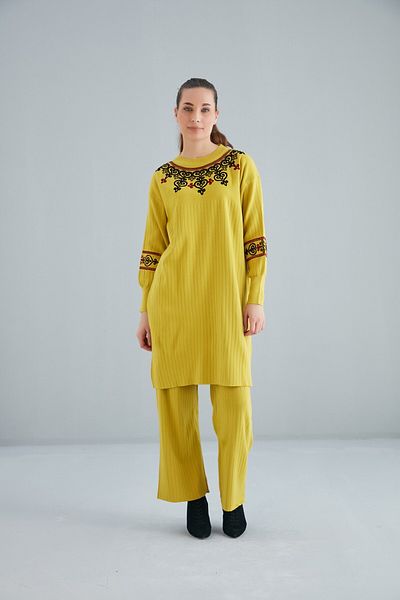 ikomteks Embroidered Double Set