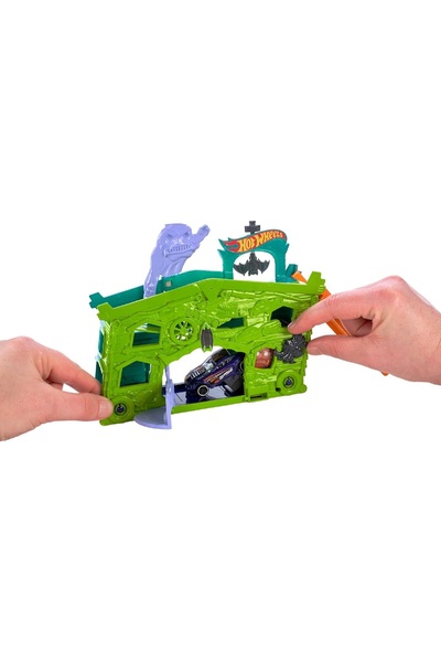 HOT WHEELS Ghost Garage Playset