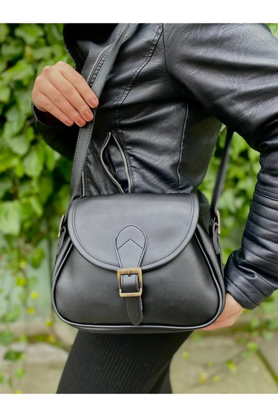 E Nalburum Kadın Retro Kapaklı Çapraz Askılı Siyah-Şık Çanta