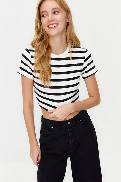 Trendyol Collection Premium Μαύρη εκρού παχύρρευστη μπλούζα Crop - Ελαστική προσαρμογή με απαλό ύφασμα
