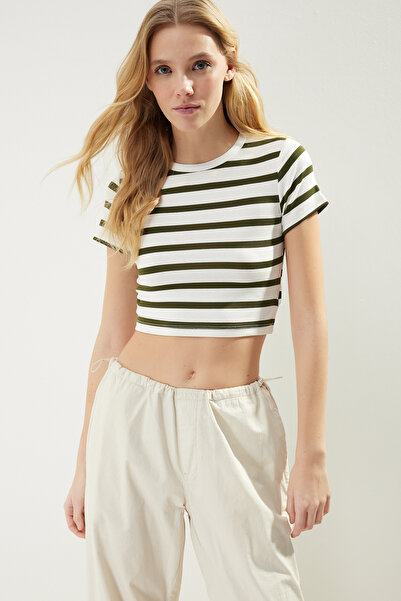 Trendyol Collection Premium-Hellstein-Khaki-Ecru-gestreift, 2er-Pack bauchfreie, dehnbare Viskose-Strickbluse TWOSS23BZ00194