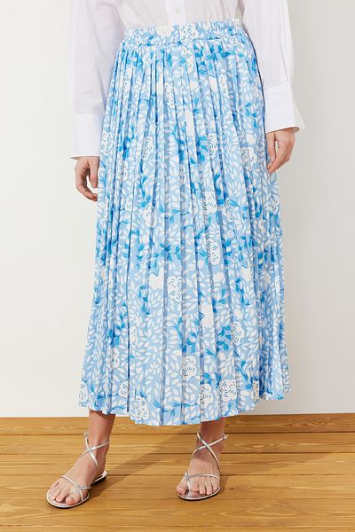 Trendyol Modest Modrá vícebarevná široká plisovaná tkaná sukně s elastickým pasem TCTSS23EE00026