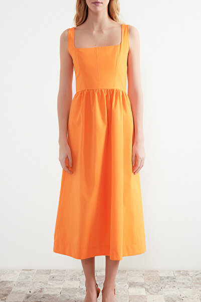 Trendyol Collection Narancs derekú Midi fűzős szőtt ruha varrásrészlettel TWOSS24EL00038