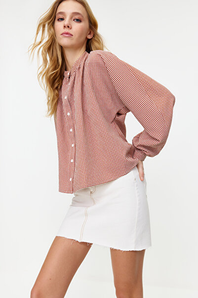 Trendyol Collection Hnědá oversize košile s vysokým límečkem – netopýří rukáv, kostkovaný TWOAW21GO0114