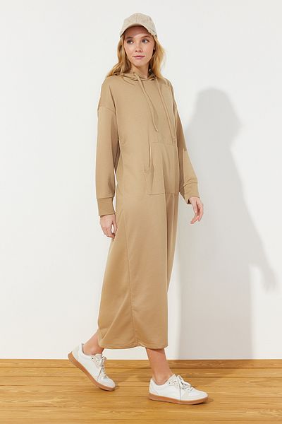 Trendyol Modest Світло-коричнева сукня оверсайз з капюшоном Orme Sweat Dress з кишенею кенгуру TCTSS24EB00092