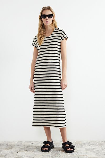 Trendyol Collection Сукня міді-максі в білу смужку з коміром-поло Tricot Look TWOSS24EL00204