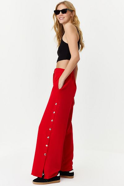 Trendyol Collection Rote gewebte Hose mit weitem Bein und seitlichen Knöpfen – TWOSS20PL0398