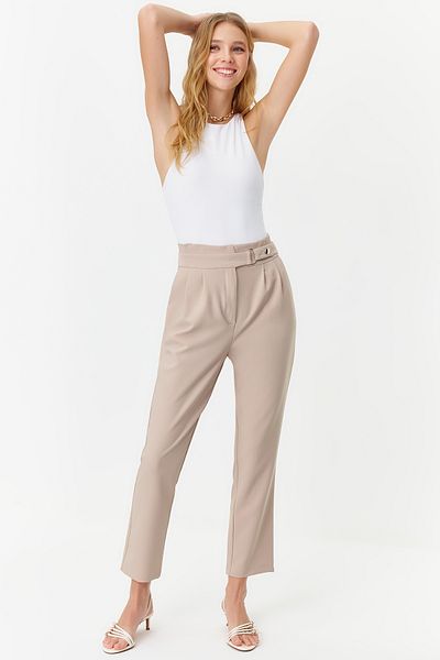 Trendyol Collection Світло-коричневі морквяні плісировані ткані штани TWOSS20PL0131