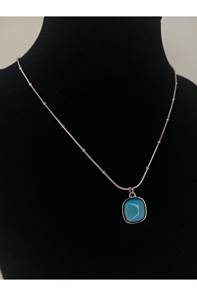 Romea قلادة مربعة الشكل من حجر دوريكا باللون الأزرق الفيروزي ومضادة للتشويه