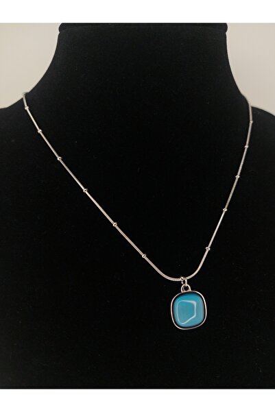 Romea قلادة مربعة الشكل من حجر دوريكا باللون الأزرق الفيروزي ومضادة للتشويه