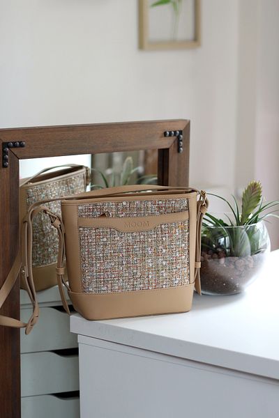 Moom Bag Geantă de umăr cu curea reglabilă din tweed caramel pentru femei