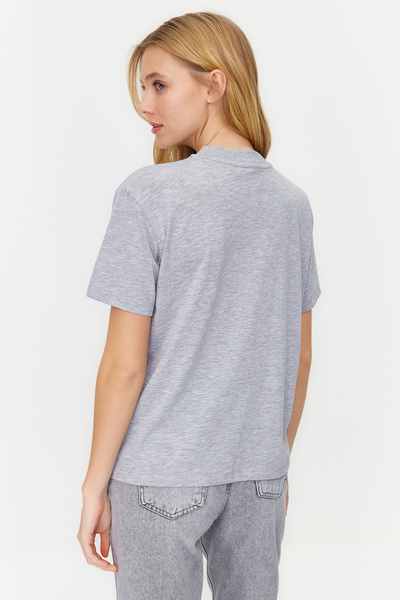 Trendyol Collection 2er-Pack Basic-Strick-T-Shirts mit Stehkragen in Schwarz-Grau-Melange TWOSS20TS1500