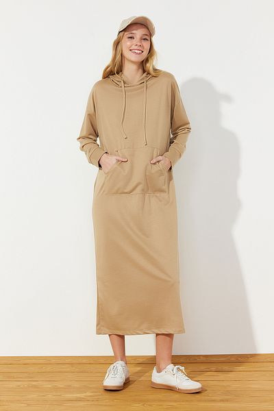 Trendyol Modest Світло-коричнева сукня оверсайз з капюшоном Orme Sweat Dress з кишенею кенгуру TCTSS24EB00092