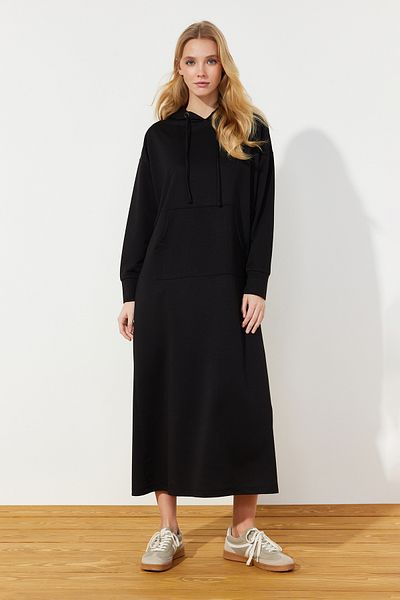 Trendyol Modest Oversize pletené teplákové šaty s kapucí – černá klokaní kapsa TCTSS24EB00092