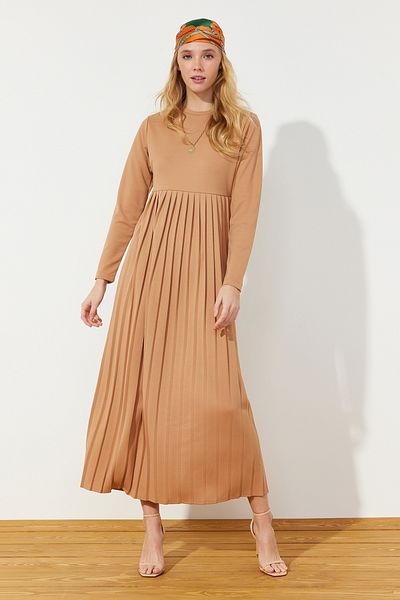 Trendyol Modest Πλεκτό φόρεμα με πλισέ φούστα Camel TCTAW24EL00000