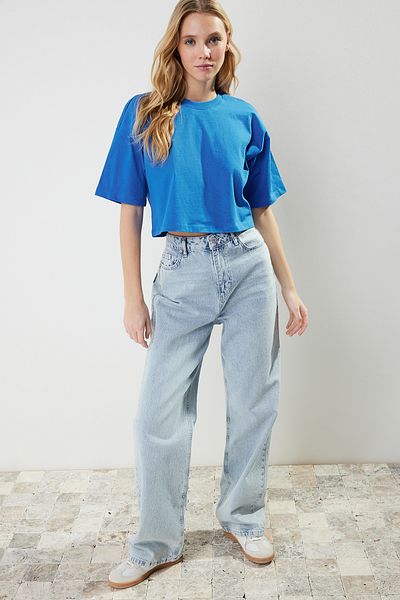 Trendyol Collection Pletené tričko Premium Saks Crop – 100% bavlna TWOSS23TS00038