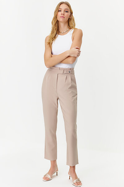 Trendyol Collection Světle hnědé mrkvové skládané zacvakávací tkané kalhoty TWOSS20PL0131