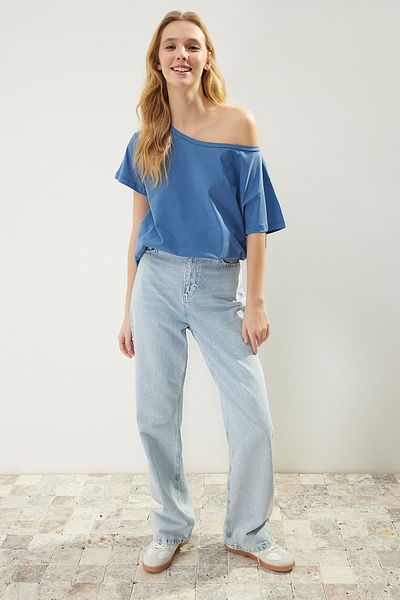 Trendyol Collection Indigo 100% bavlna Boyfriend Boat Neck Pletené tričko TWOSS20TS0140