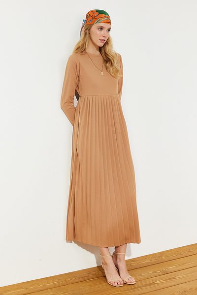 Trendyol Modest Πλεκτό φόρεμα με πλισέ φούστα Camel TCTAW24EL00000