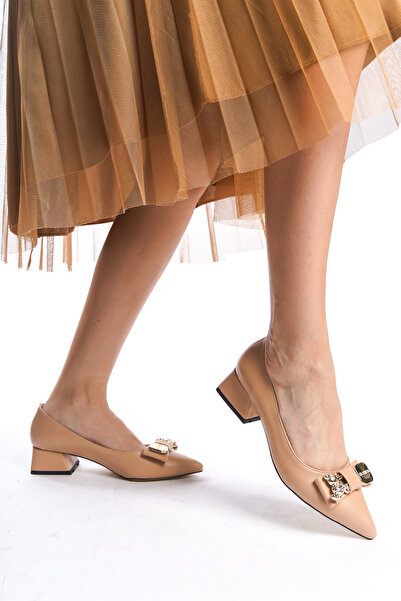 Ayakkabı Podyumum جلد عاري مغلق بمقدمة مدببة وإبزيم منخفض وكعب سميك 3 سم للمو...