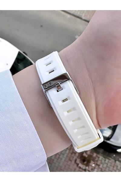 Q&Q Vintage Digital Women's Plastic Cord Wristwatch