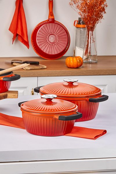 Taç Valeriya Cast Lid 7 Piece Cookware Set Orange Red