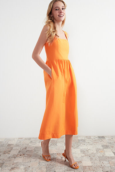 Trendyol Collection Narancs derekú Midi fűzős szőtt ruha varrásrészlettel TWOSS24EL00038