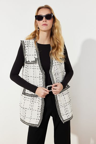 Trendyol Modest Weiße Tweed-Webweste mit Taschendetail TCTAW24YE00000