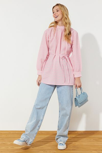 Trendyol Modest Dusty Rose gewebte karierte Seersucker-Tunika mit Gürtel TCTSS24UK00014