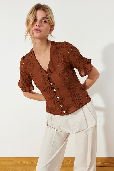 Trendyol Collection Καφέ Κεντημένη Πλεκτή Μπλούζα με Κουμπιά TWOSS20BZ1019