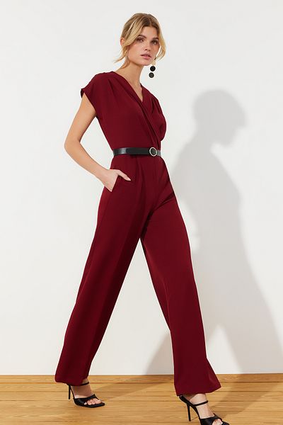Trendyol Collection Burgunderroter gewebter Jumpsuit mit weitem Bein, zweireihigem Kragen und Gürtel TWOSS21TU0004
