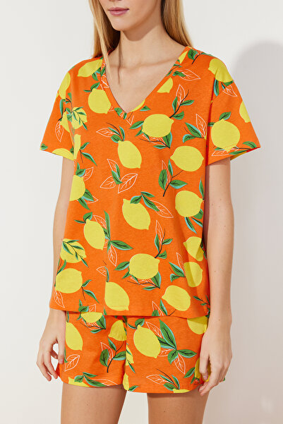 Trendyol Collection Narancssárga 100% pamut gyümölcsmintás kötött pizsama szett rövidnadrággal THMSS24PT00086