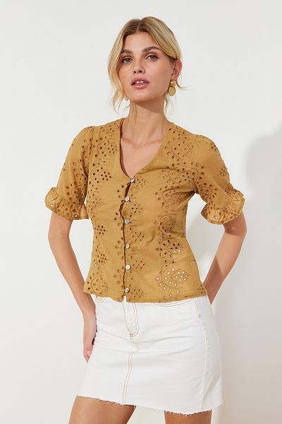 Trendyol Collection Πλεκτή μπλούζα με κεντητά κουμπιά βιζόν TWOSS20BZ1019