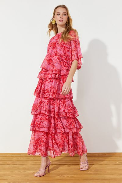 Trendyol Modest Ροζ φλοράλ φούστα με στρώσεις σιφόν βραδινό φόρεμα TCTSS24DB00007