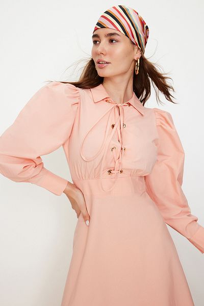 Trendyol Modest Kleid aus gewebter Baumwolle mit getrockneten Rosenaugen-Details TCTSS24EB00012