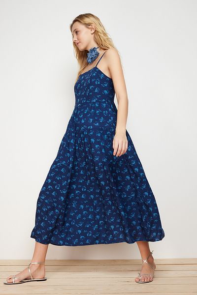 Trendyol Collection Μίντι υφαντό φόρεμα με λουλουδάτο στάμπα σε γραμμή Indigo TWOSS21EL1341