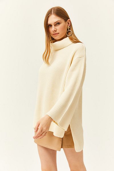 Olalook Women's Ecru Turtleneck Side Slit Oversize Knitwear Sweater KZK-19000768
