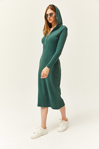 Olalook Dámské zelené šaty se zipem, kapucí a tlustými žebrovanými midi šaty Elb- 19002028