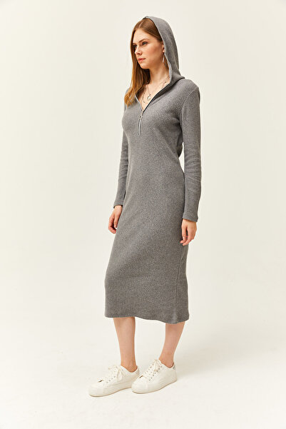 Olalook Női füstölt cipzáras kapucnis vastag bordás midi ruha ELB- 19002028