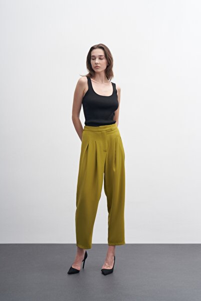 EBU Prive Γυναικείο παντελόνι κρεπ με διπλό πλισέ καρότο λαδί πράσινο