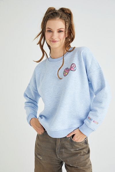 Hello Kitty Hanorac tipărit cu licență, cu gât roșu și supradimensionat, albastru Melange Roz-106