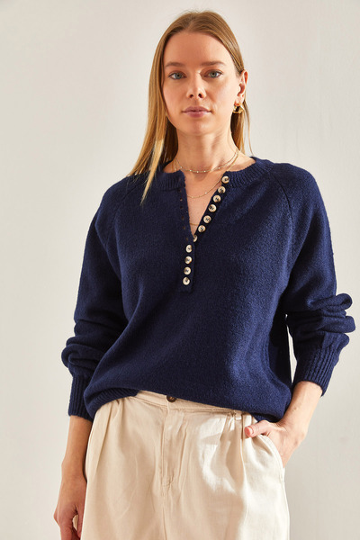 Bianco Lucci Жіночий пуловер з водолазкою в смужку з коміром на ґудзиках