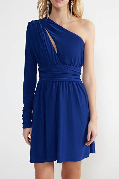 Trendyol Collection Barevné večerní pletené šaty Saks ve střihu do A - Detail okna, TPRSS23EL00032